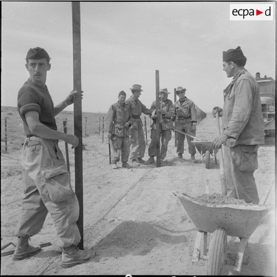 Travaux de défense et d'aménagement près d’une frontière. [Description en cours]