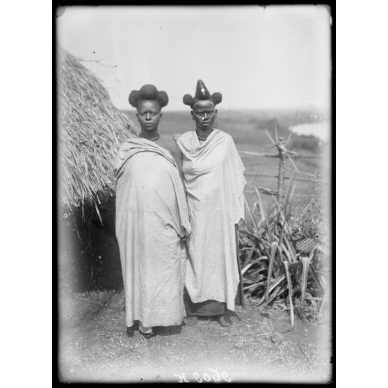 Tibati. Types de femmes de race Peuhl. [légende d'origine]