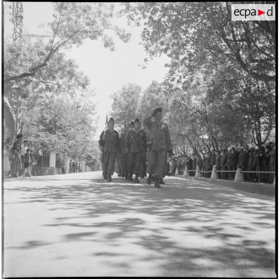 Cérémonie militaire dans la région de Constantine. [Description en cours]