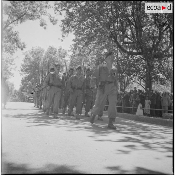 Cérémonie militaire dans la région de Constantine. [Description en cours]