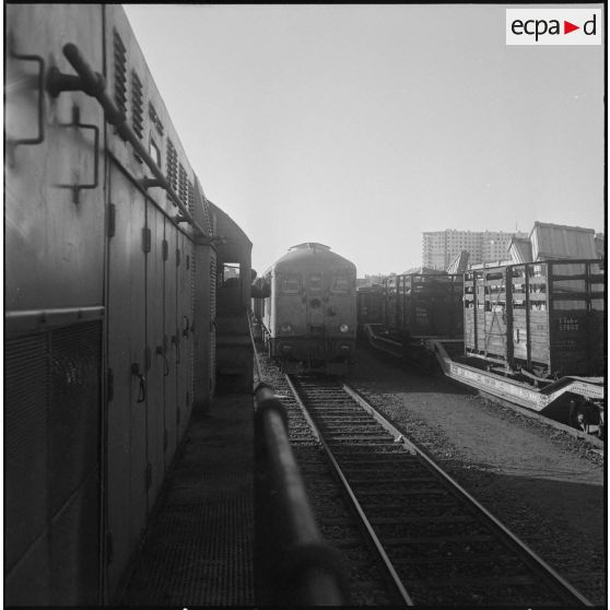 Coopération de cheminots et de militaires. [Description en cours]