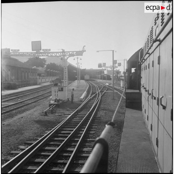 Coopération de cheminots et de militaires. [Description en cours]