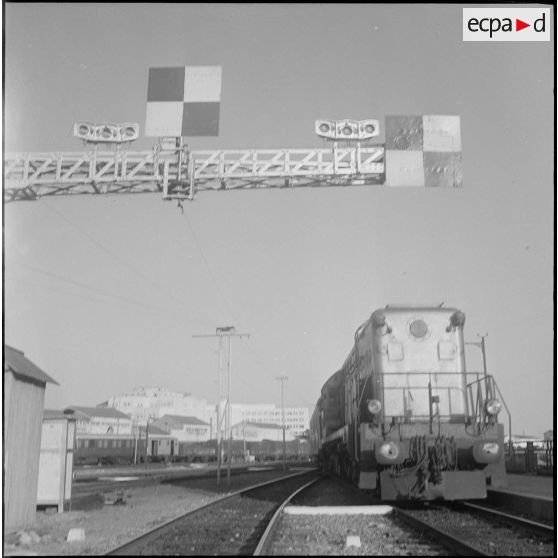 Coopération de cheminots et de militaires. [Description en cours]