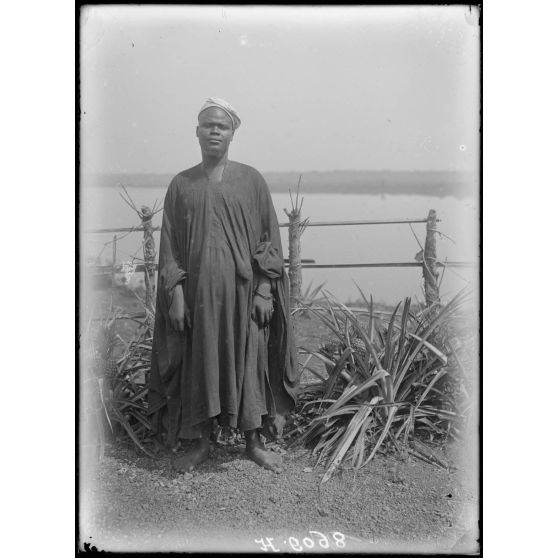 Tibati. Type d'homme de race Boum. [légende d'origine]