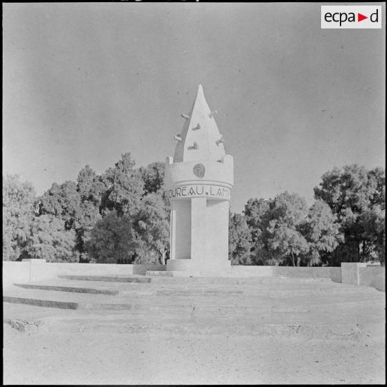 Ouargla. Monument en l'honneur de la mission Foureau-Lamy.