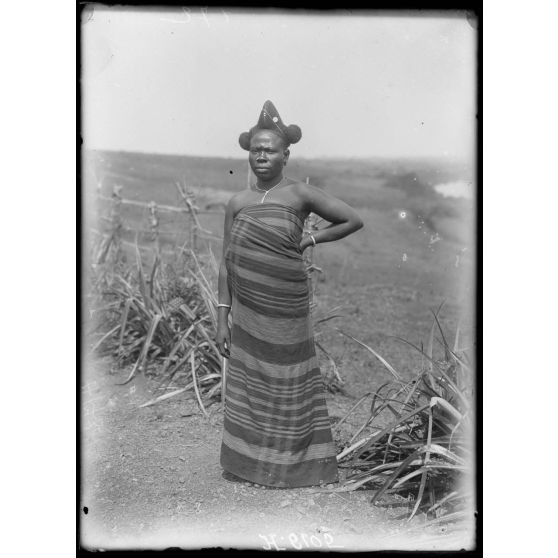 Tibati. Type de femmes de race Kambaré. [légende d'origine]