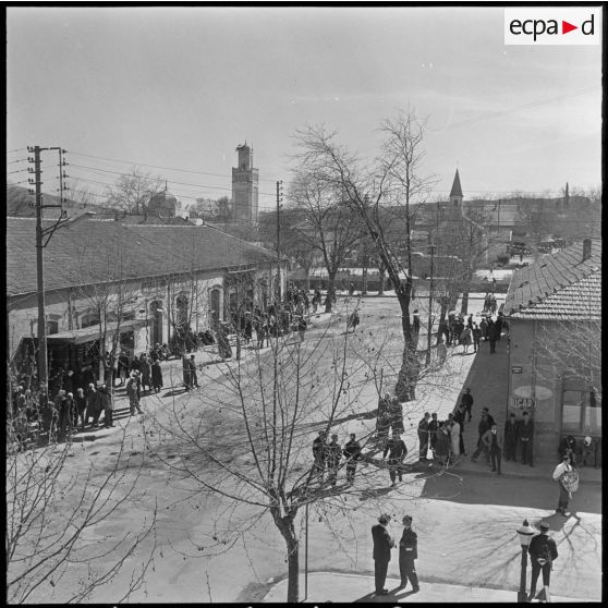 Cérémonie du centenaire de Berrouaghia. Vue de la mosquée et de l'église.