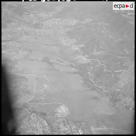 Vue aérienne entre Telergma et le poste de commandement (PC) de Domino.