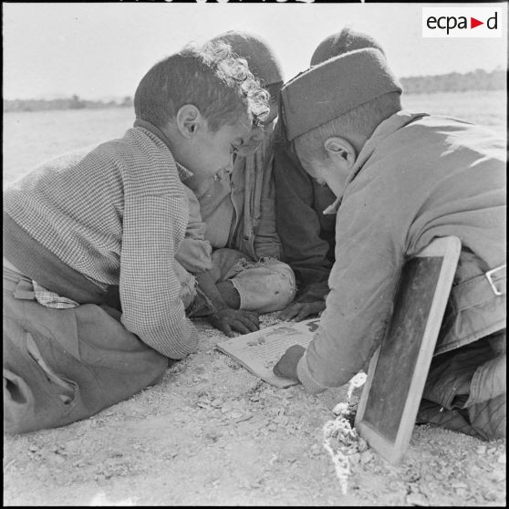 Chot. Les livres de lectures sont passionnants pour ces jeunes esprits.