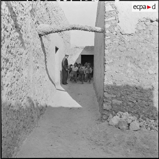 Chot. Sortie de l'école.