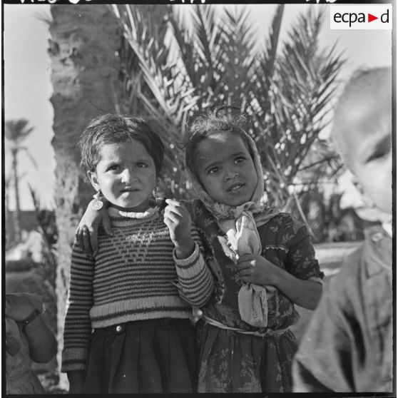 Colomb-Béchar. Portrait de deux petites filles.