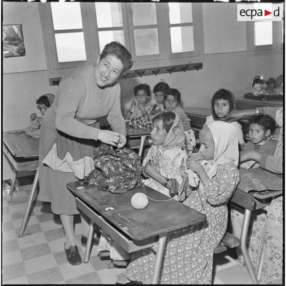 Ouakda. Séance de travail au cercle féminin.