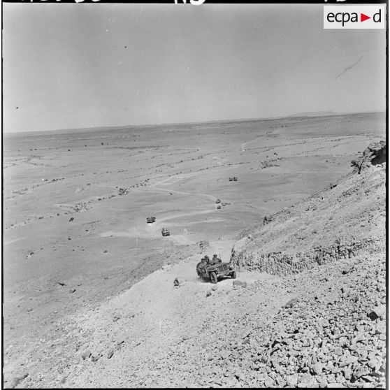 Abadla. Opération d'interception en jeep de la Compagnie d'appui du 35e régiment d'infanterie (RI).