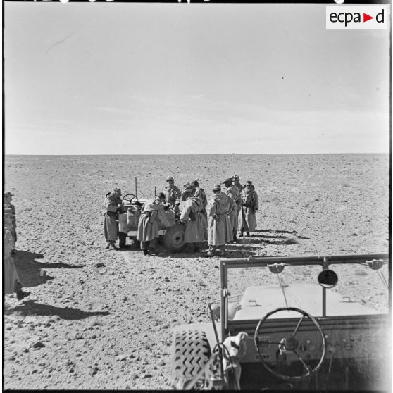 Abadla. Opération d'interception en jeep de la Compagnie d'appui du 35e régiment d'infanterie (RI).