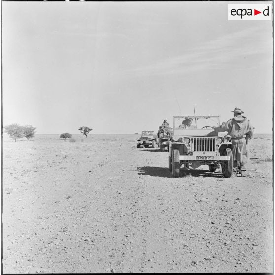 Abadla. Opération d'interception en jeep de la Compagnie d'appui du 35e régiment d'infanterie (RI).