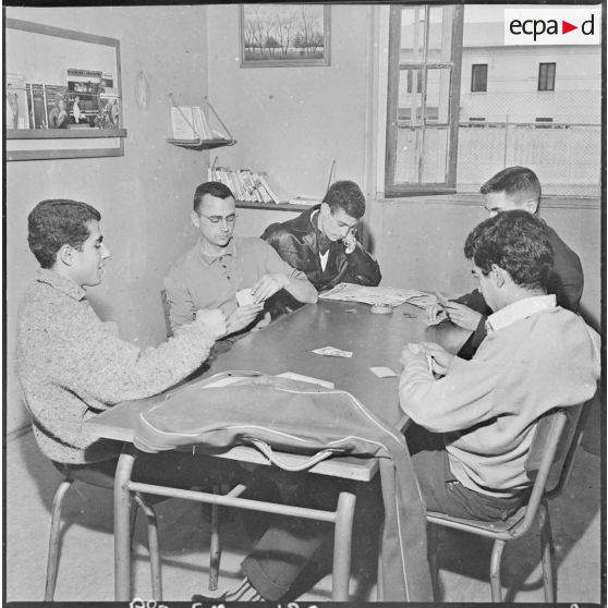 Alger. Maison des jeunes. La salle de lecture.