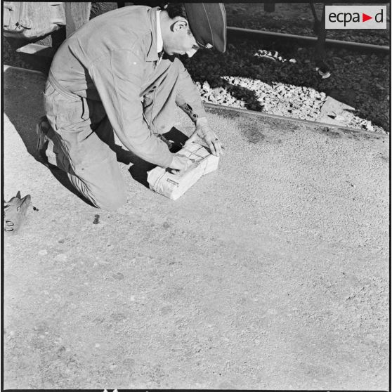 Alger. Les artificiers de la police d'Etat. Neutralisation d'un engin.