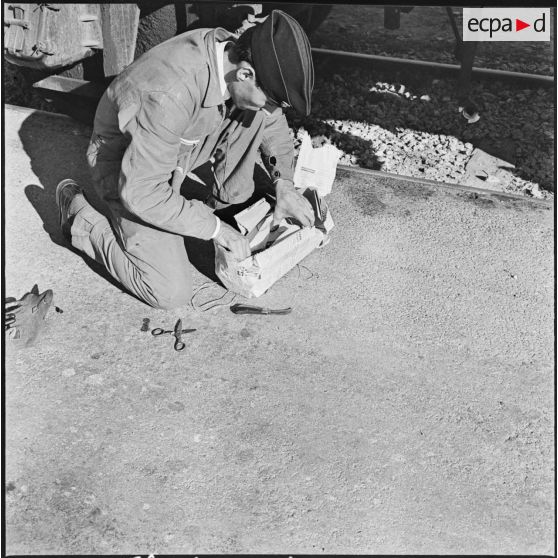 Alger. Les artificiers de la police d'Etat. Neutralisation d'un engin.