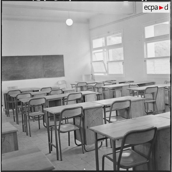 Le lycée de Tlemcen. Salle de classe.