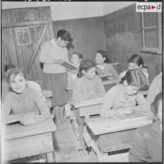 Salle de classe au foyer de jeunes de Nedroma.