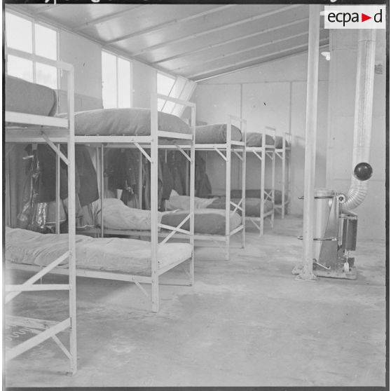 Dortoirs au Centre de formation de la Jeunesse algérienne (CFJA) de Marnia.