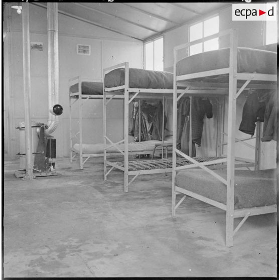 Dortoirs au Centre de formation de la Jeunesse algérienne (CFJA) de Marnia.