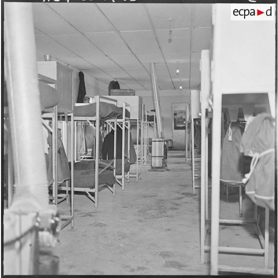 Centre de formation de la Jeunesse algérienne (CFJA) de Nemours. Dortoir.