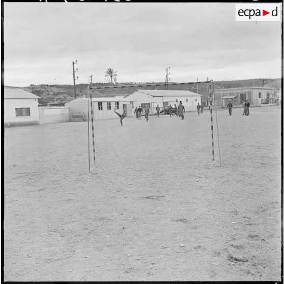 Centre de formation de la Jeunesse algérienne (CFJA) de Nemours. Terrain de sport.