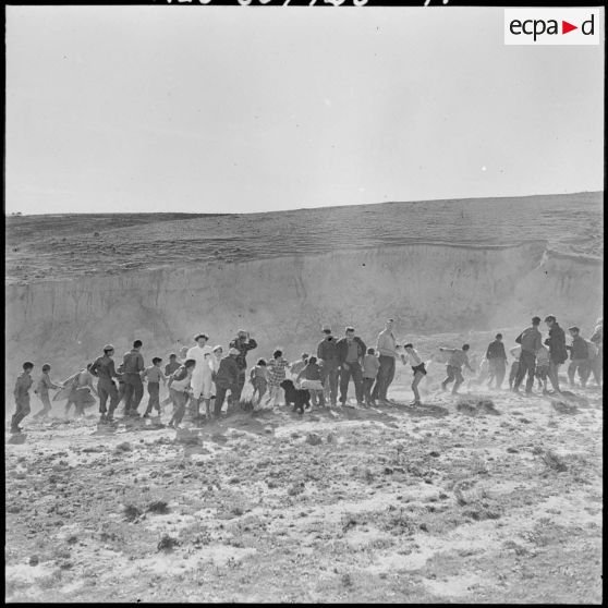 Aide de l'aviation légère de l'armée de Terre (ALAT) et du personnel médical auprès des populations.