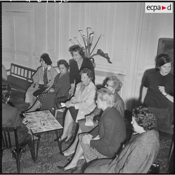 Cercle de l'Amitié féminine à Alger. Départ de madame Godard.