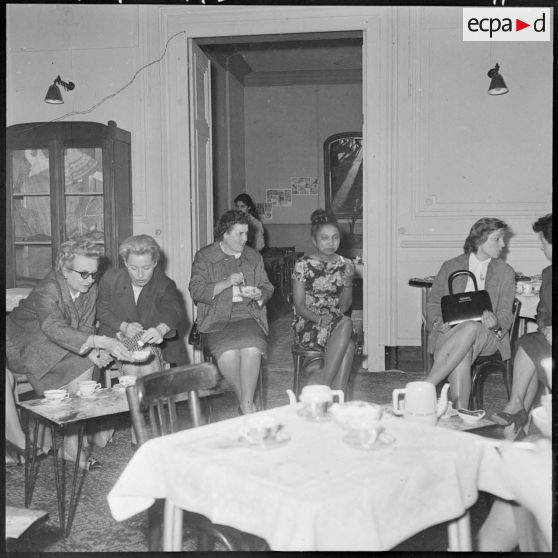 Cercle de l'Amitié féminine à Alger. Départ de madame Godard.