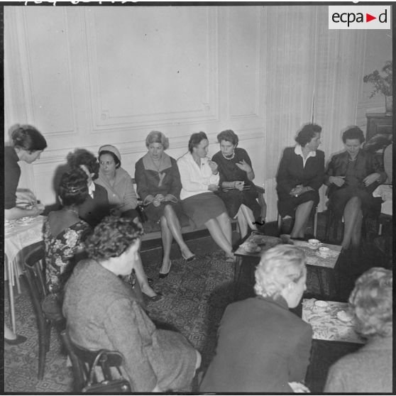 Cercle de l'Amitié féminine à Alger. Départ de madame Godard.