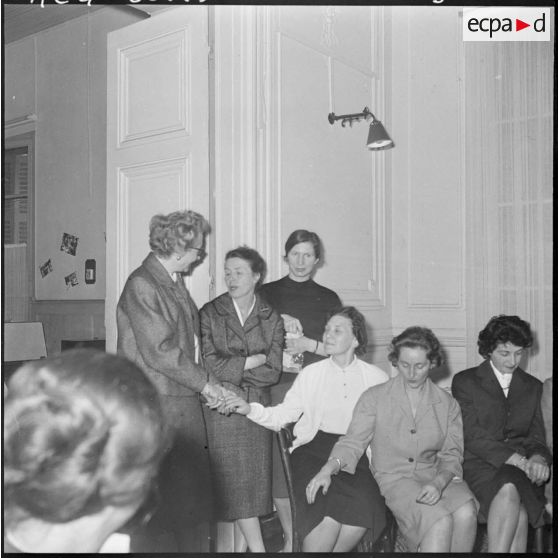 Cercle de l'Amitié féminine à Alger. Départ de madame Godard.