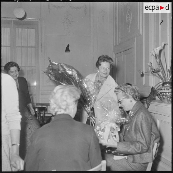 Cercle de l'Amitié féminine à Alger. Départ de madame Godard.