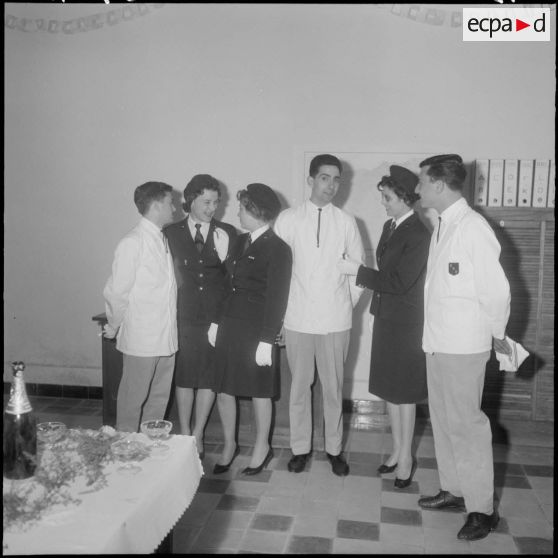 Alger. Caserne d'Orléans. Prise d'armes à l'occasion du départ du colonel Emile Giraud. Vin d'honneur.