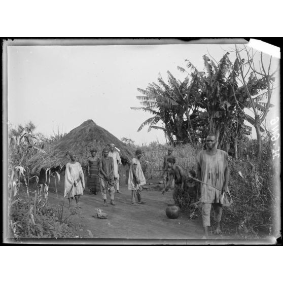 Tibati. Une case Bouté. [légende d'origine]