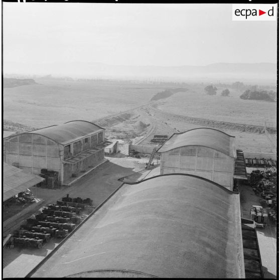 Entrepôts et ateliers de la gestion des subsistances militaires.