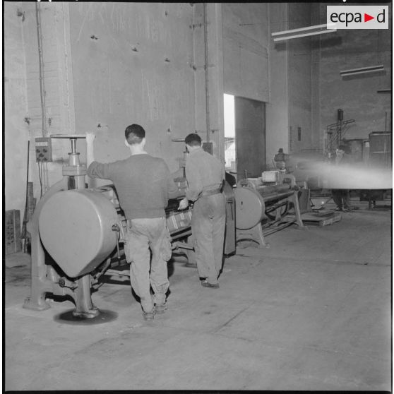 Entrepôts et ateliers de la gestion des subsistances militaires.