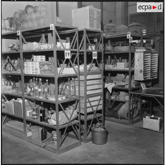 Entrepôts et ateliers de la gestion des subsistances militaires. Stock.