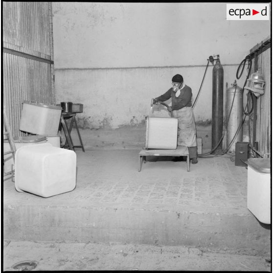 Entrepôts et ateliers de la gestion des subsistances militaires.