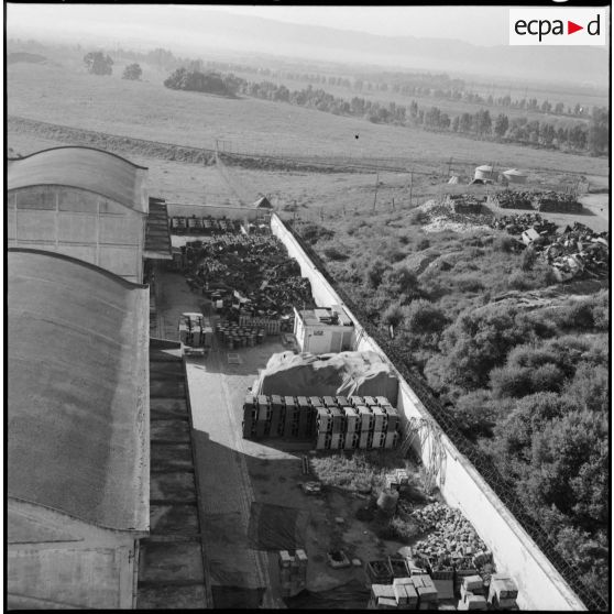 Entrepôts et ateliers de la gestion des subsistances militaires.