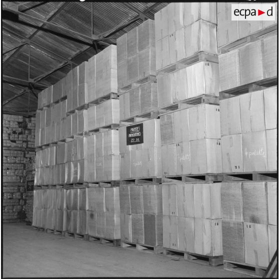 Entrepôts et ateliers de la gestion des subsistances militaires. Stock.