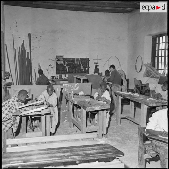 Tamanrasset. L'atelier de menuiserie de l'école professionnelle.