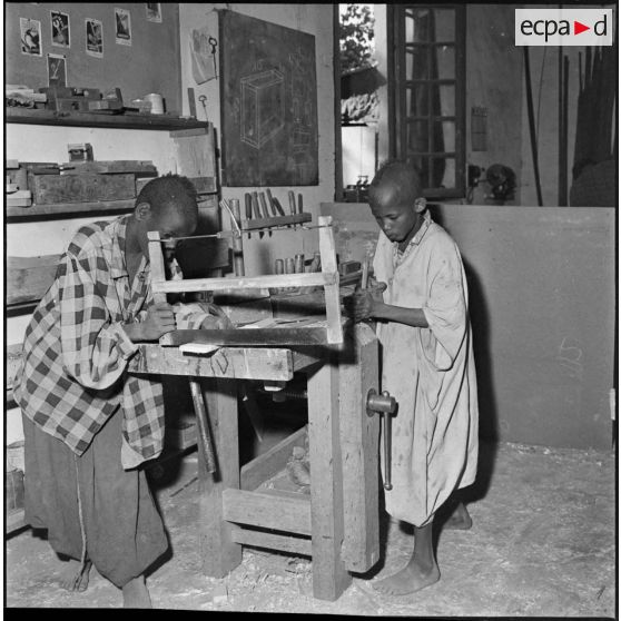 Tamanrasset. L'atelier de menuiserie de l'école professionnelle.