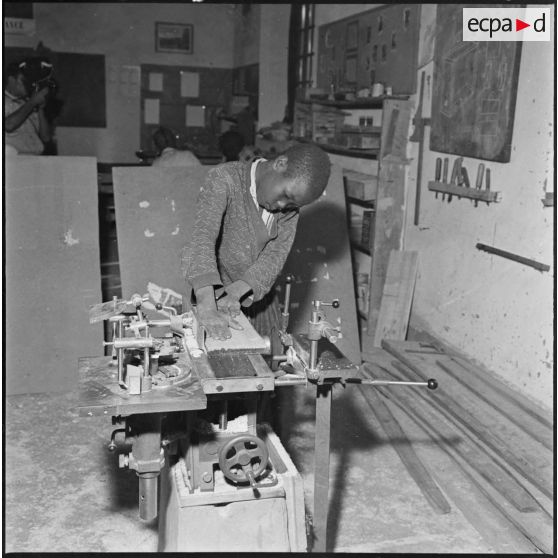 Tamanrasset. L'atelier de menuiserie de l'école professionnelle.