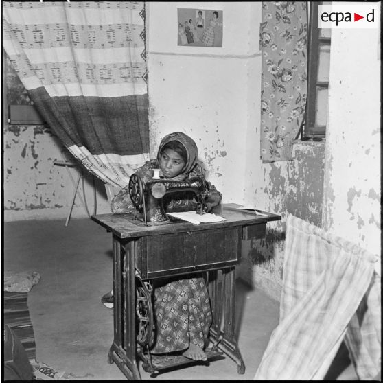 Tamanrasset. Les enfants du cours d'enseignement ménager.