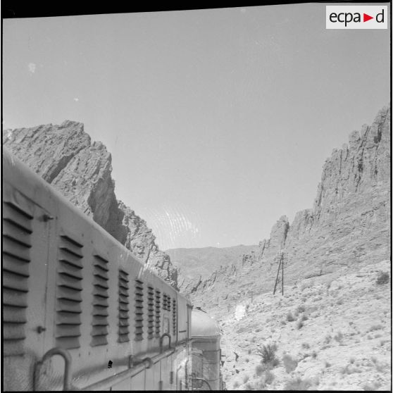 Transport ferroviaire de pétrole sur la ligne Philippeville-Touggourt. [Description en cours]