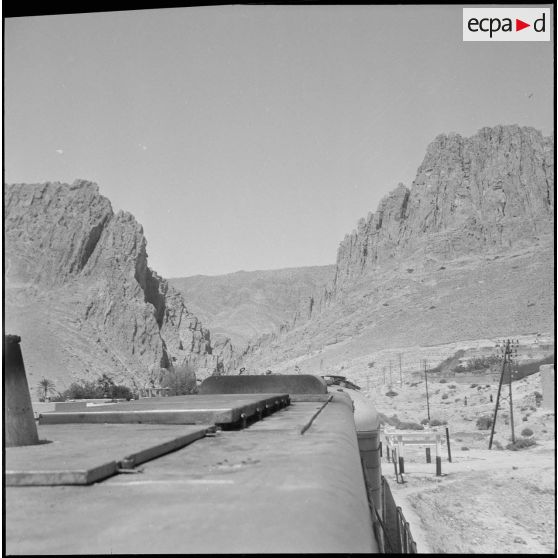 Transport ferroviaire de pétrole sur la ligne Philippeville-Touggourt. [Description en cours]