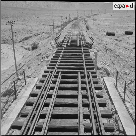 Transport ferroviaire de pétrole sur la ligne Philippeville-Touggourt. [Description en cours]