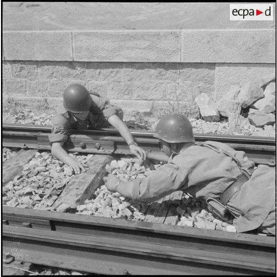 Transport ferroviaire de pétrole sur la ligne Philippeville-Touggourt. [Description en cours]